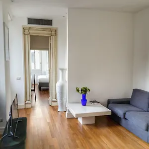 Apartment Youhosty - Pisani Small 13, Milan